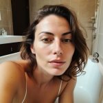 Jolie femme se met nue pour une rencontre hot dans le 52