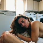 Jolie femme se met nue pour une rencontre hot dans le 85